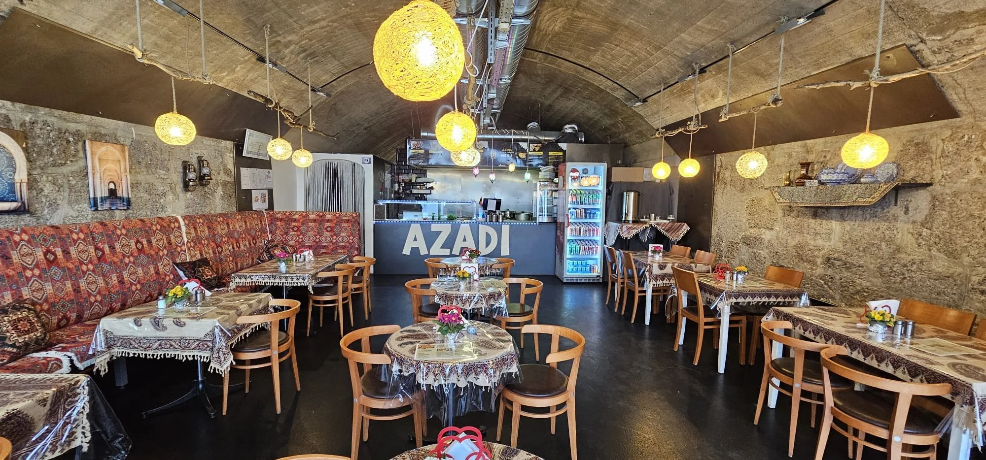 Azadi Oriental Tandoor Restaurant (halal)